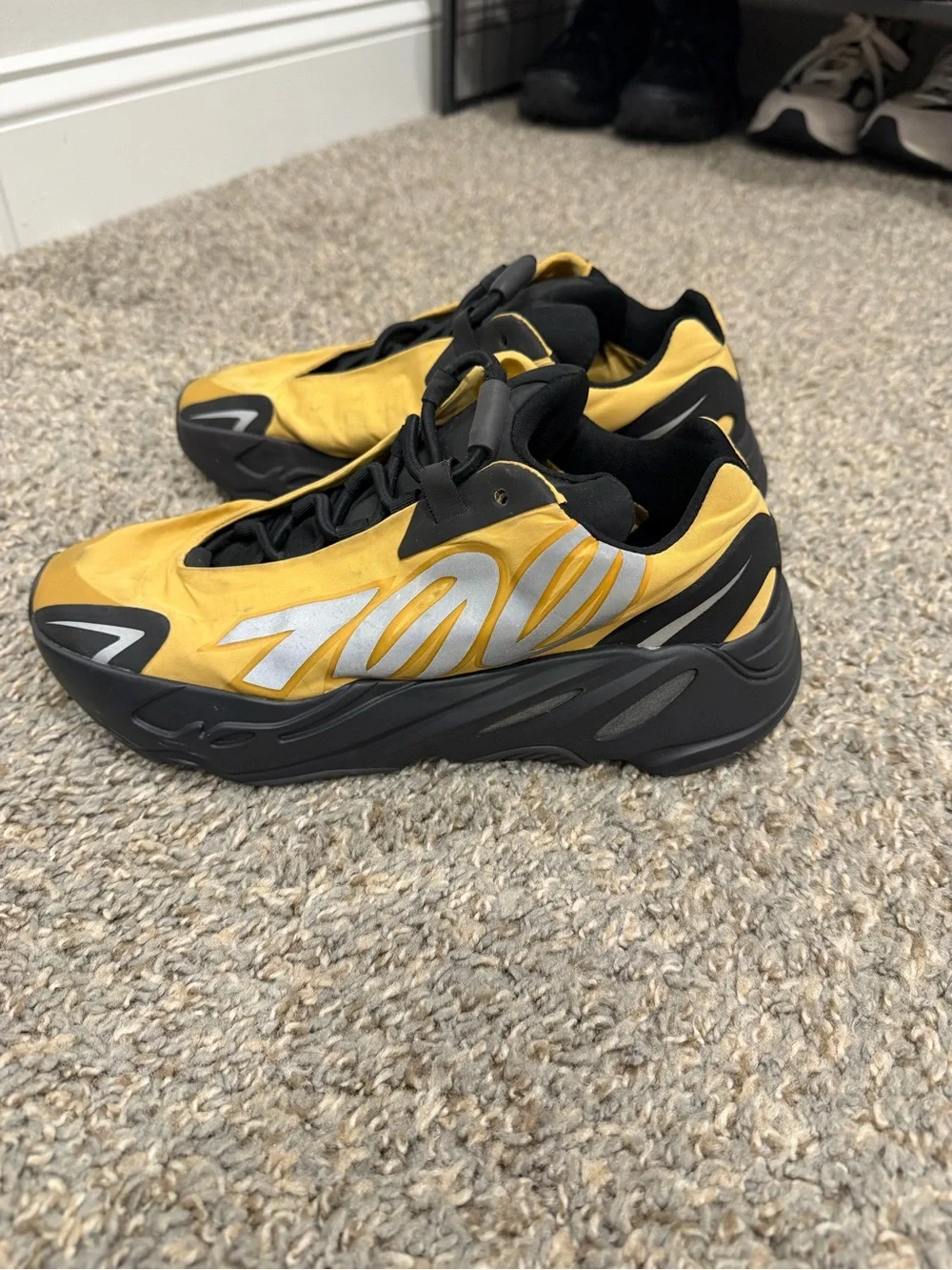 Adidas Yeezy Boost 700 - Picture 1 of 5